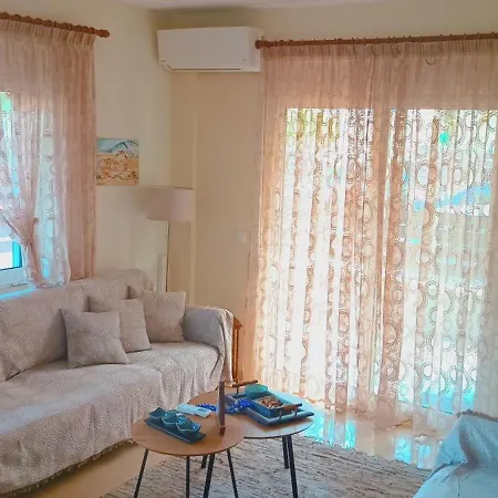 Armira House アパート *