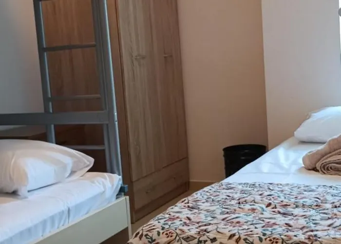 Armira House * 尼亚·蒙达尼亚